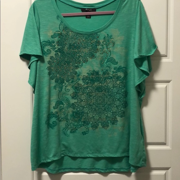 Style & Co. Tops - Pretty green and gold top🧚🏻